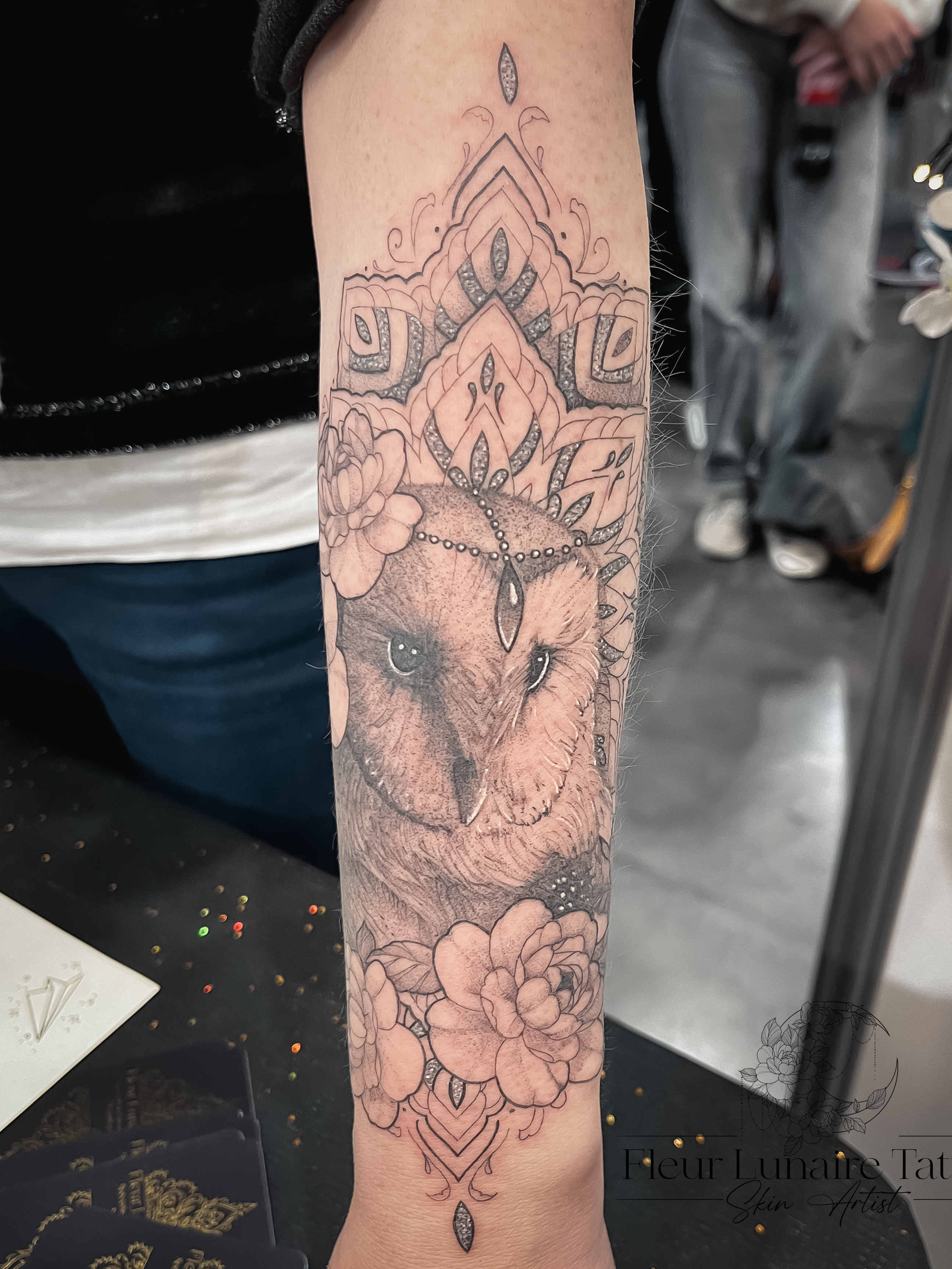 Tatouage ornemental chouette par Fleur Lunaire - SKIN ARTISTS Lyon